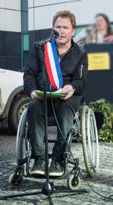 Maire en situation de handicap, Yann Jondot se bat pour l’accessibilité