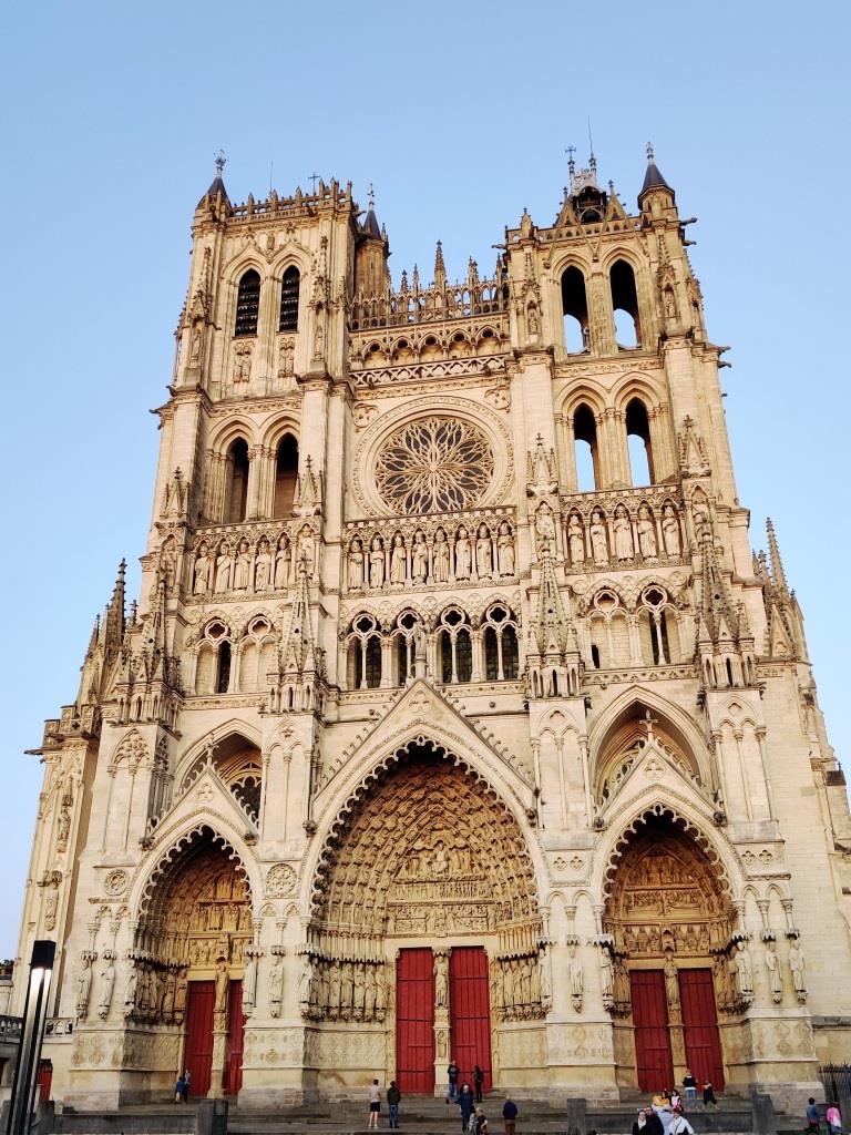 La façade de la cathédrale d’Amiens.