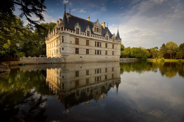 Le Château d'Azay-le-Rideau propose de nombreuses adaptations pour les visiteurs en situation de handicap - Vacances accessibles en Centre-Val de Loire © Centre des monuments nationaux