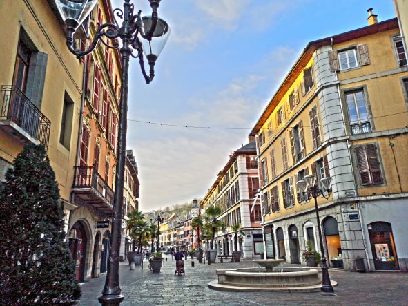 La Place St-Léger à Chambéry - Destinations accessibles et handicap en Auvergne-Rhône-Alpes
