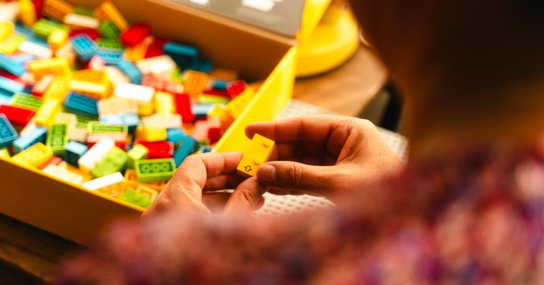LEGO propose désormais des briques en braille