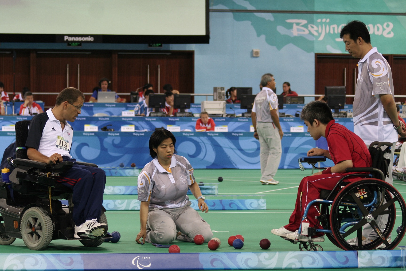 Pratiquer la boccia sport adapt aux personnes en fauteuil roulant