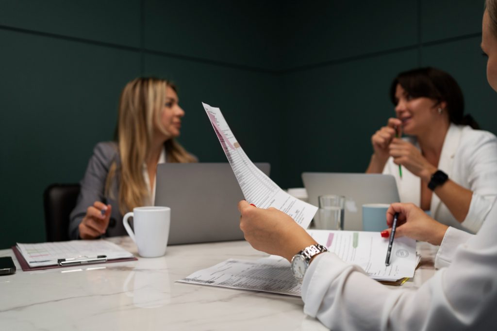 3 professionnels en commission CDAPH attribuent des droits à des personnes en situation de handicap